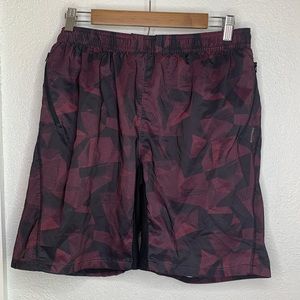 Decathlon maroon black workout shorts pockets pull on elastic waist